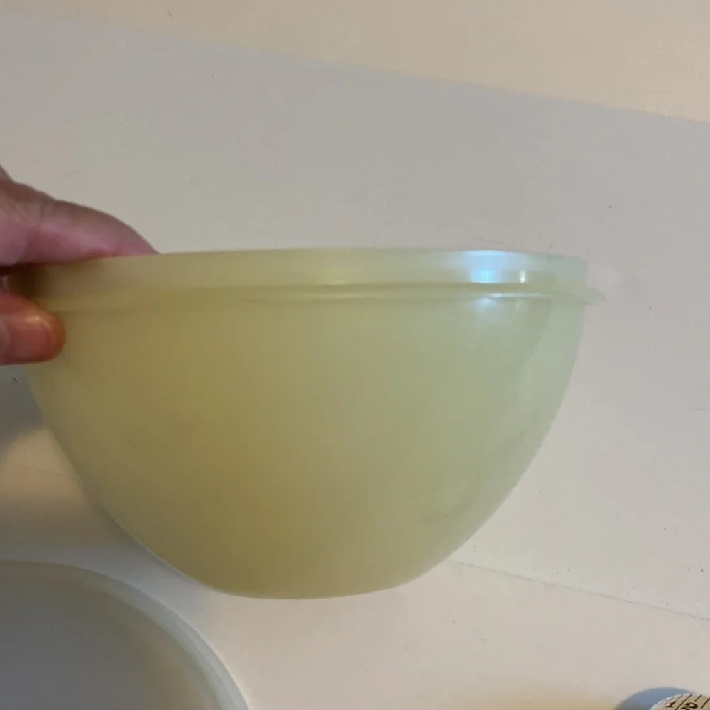 Tupperware scratches lid